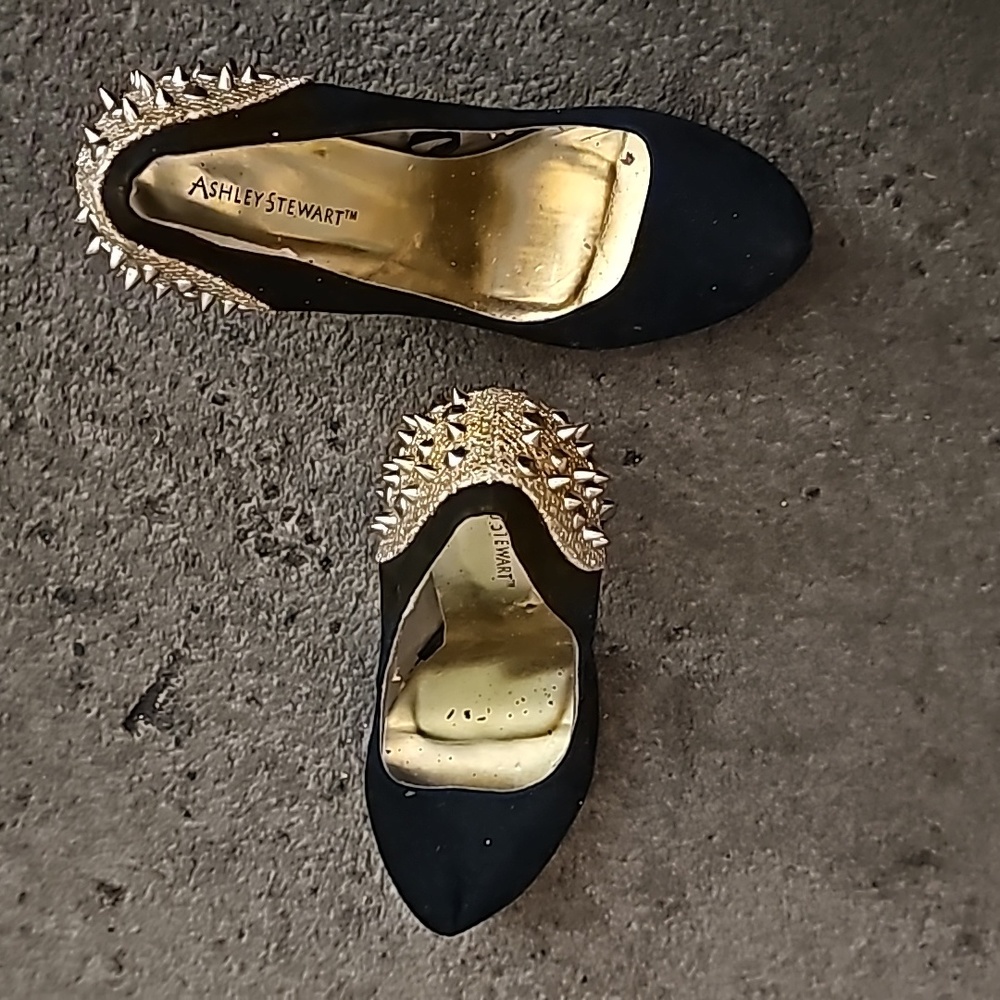 Practically New Black Swayed Heels With Gold Stea… - image 2